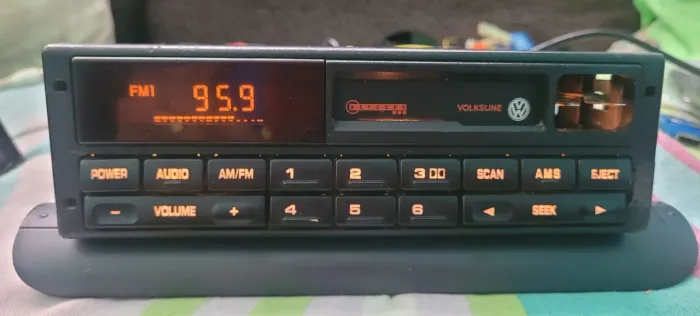 Rádio toca fita Volksline 