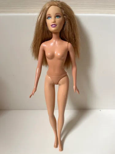 Barbie 1998 Mattel. Olhos verdes e cabelos loiros avermelhados