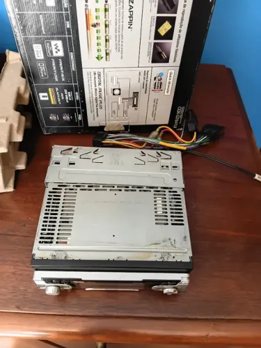 Radio automotivo sony CDX GT 647 UI  