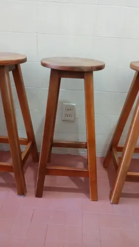 Banquetas de madeira