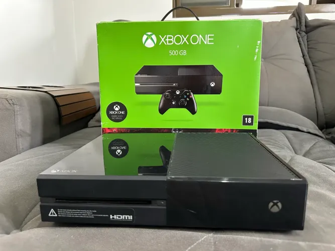 Xbox One Perfeito Estado + 2 Controles Originais + Headset + Caixa e Jogo!