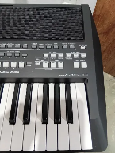 Teclado Musical Yamaha PSR-SX600
