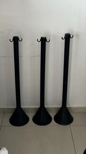 3 PEDESTAIS SINALIZAÇÃO PRETO