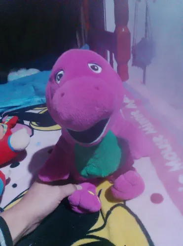 Vendo boneco Barney em ótimo estado