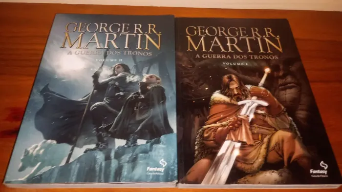 Desapego de Mudança: Graphic Novel GoT 1 vol. e 2 vol. (Preço de desapego)