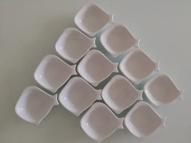 12 FINGER FOOD FORMATO PEIXE EM PORCELANA - 8,5x7,5CM