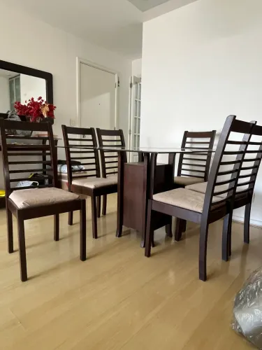 Mesa em madeira maciça