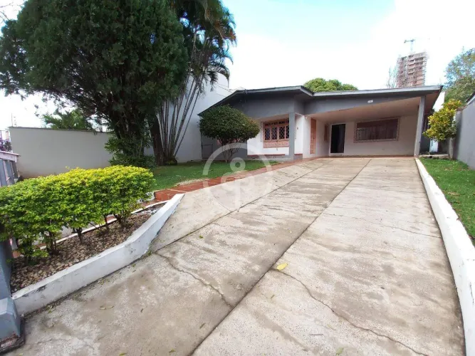 Casa para locação com amplo terreno, edícula e excelente espaço externo!