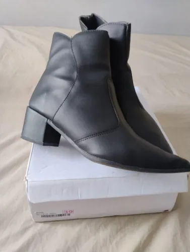 Vendo bota bico fino com salto