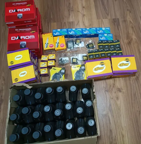 Pequeno estoque de matérias para moto