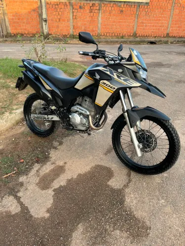 Vende-se essa Xre 300