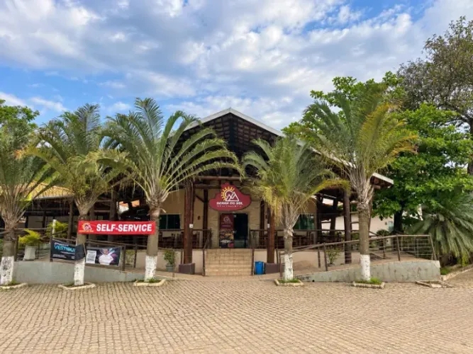 Excelente Área Comercial na BR-116 - Restaurante Serra do Sol e 2 Galpões - Muriaé/MG