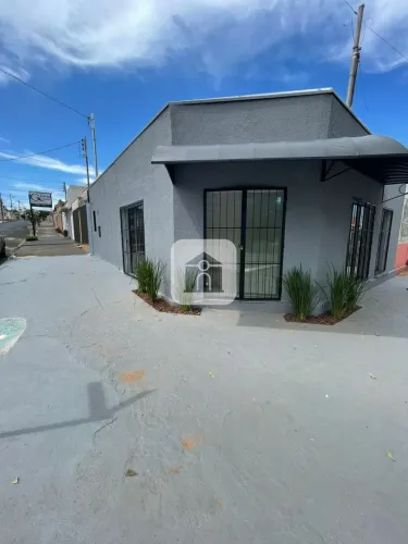 Comodos comerciais e casa a venda de Esquina bairro Centro