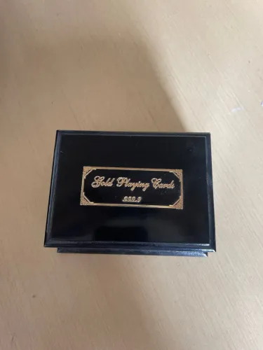 Baralho de cartas dourado
