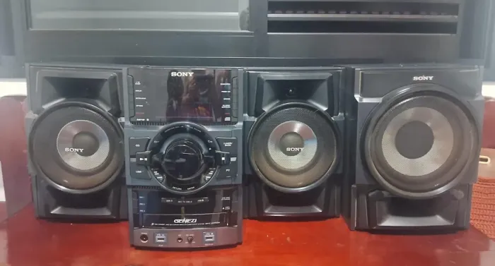Mini sisten Sony modelo MHC-GTR 33 usado 