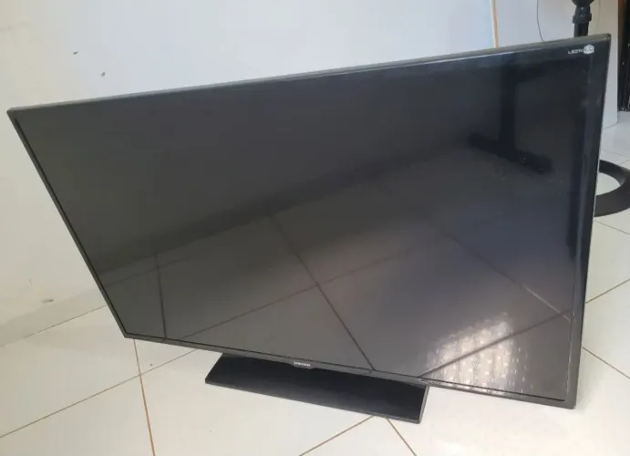 VENDO TV LED "3D" SAMSUNG 46" POL. 3 ENTRADAS HDMI, 1 PORTA USB, ENTRADAS VGA