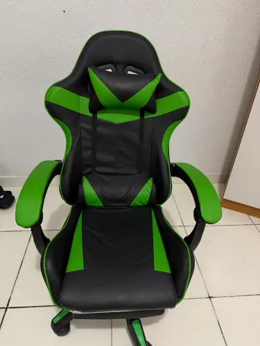 Cadeira gamer seminova 