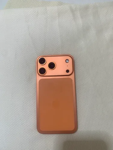 iPhone 11 com carcaça do 17 pro max acompanha carcaça original 