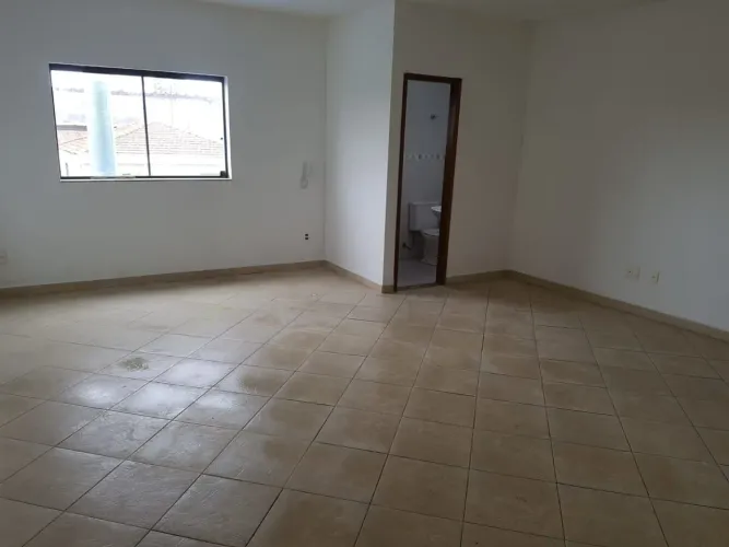 Sala comercial na Avenida Otacílio Tomanik, 397 - Sala 03 40 m²