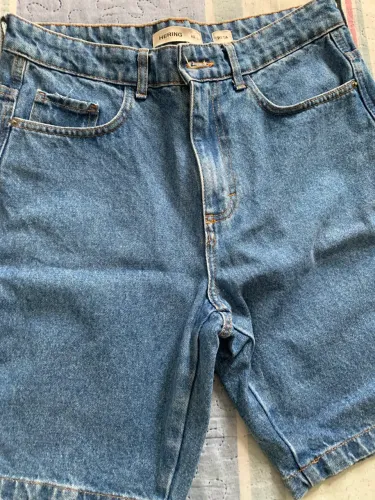 Bermuda jeans reta HERING usada em ótima condição
