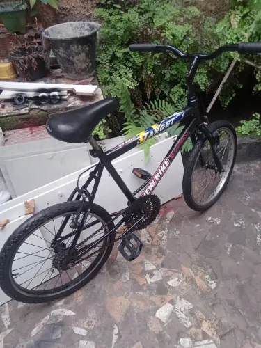 Bicicleta infantil aro 20 perfeita praticamente nova impecável