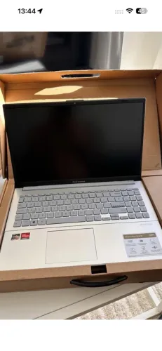 ASUS Vivobook Go 15 Ryzen 3 7320U 8GB 128GB SSD Full HD - Pouco Usado