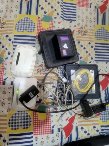 Vendo 5 Roteadores + cabos fonte de red, Somente interessados chamar 
