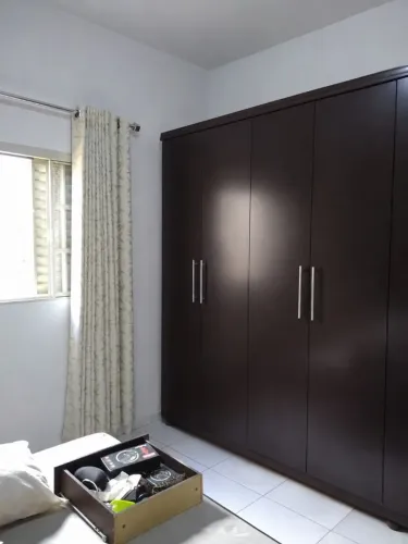 Guarda roupa 6 portas -cor tabaco
