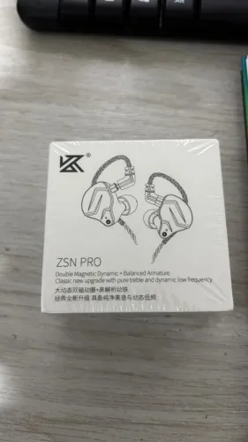 Fone de ouvido KZ ZSN PRO. Sem microfone.