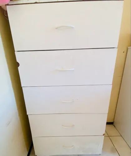 Vendo cômoda 100% madeira top de linha perfeito estado