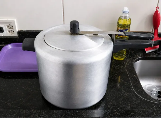 Vendo Panela de Pressão de 10 Litros