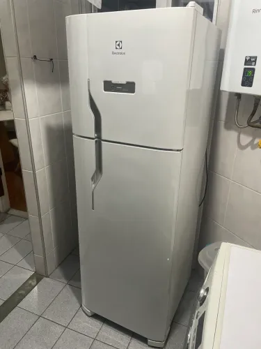 Geladeira Electrolux 371L ótimo estado