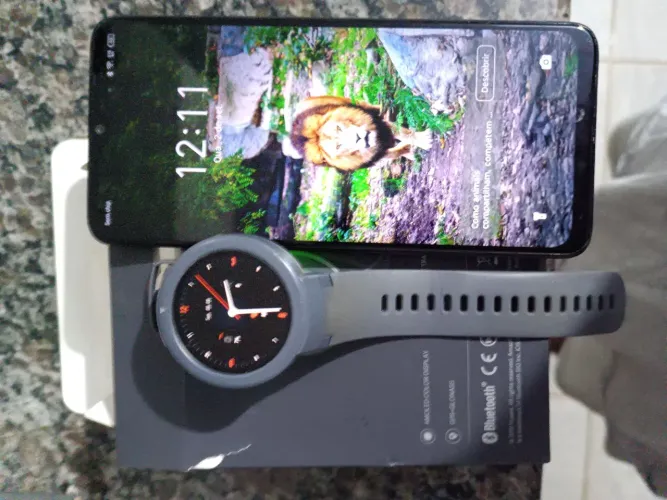 Vende-se ou troca-se um celular e um relógio smartwatch xiaumi