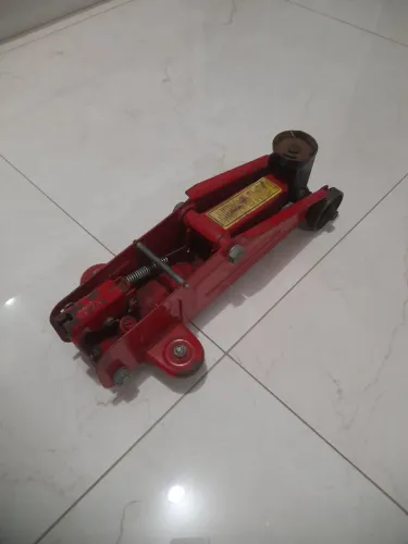 Vendo macaco para carro