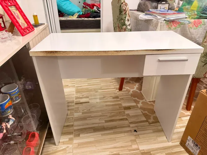 vendo uma mesa para computador