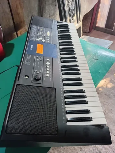Teclado yamaha psr e333 top