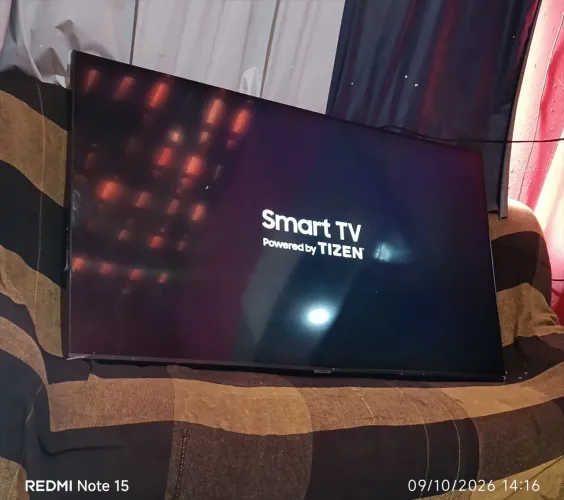 Vendo tv Samsung smart tizen 50 polegadas leia.....