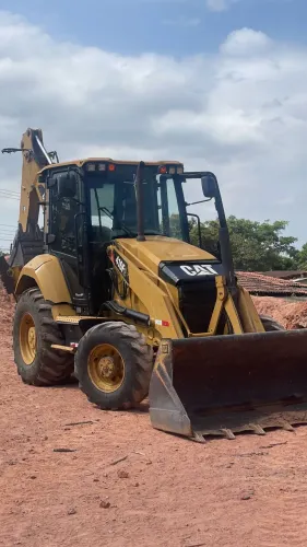 Retroescavadeira Cat 416F2