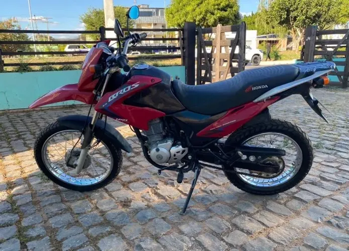 Moto Bros 150 vermelha