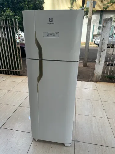 Geladeira Electrolux Frost free de 310 litros 