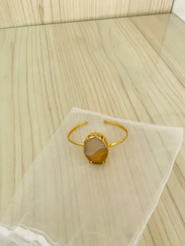 Pulseira dourada ajustável com pedra natural