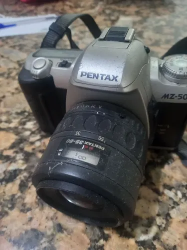 Máquina fotográfica pentax MZ-50 usada