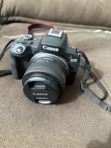 Câmera Canon EOS R50