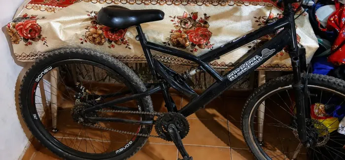 bicicleta de montanha (Mountain Bike) com dupla suspensã