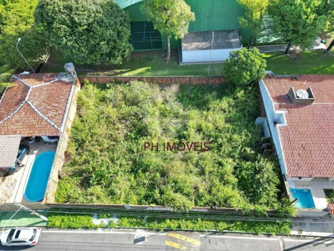 Excelente oportunidade em Maceió Terreno de 750m² (3 lotes de 250m² cada)