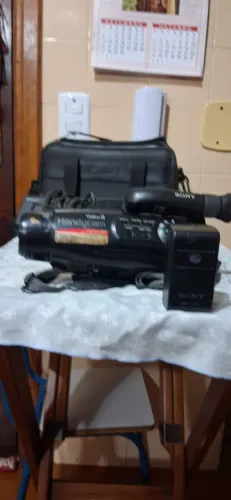 Filmadora sony  CCD FX300BR,  COM BOLSA, CARREGADOR E BATERIA...