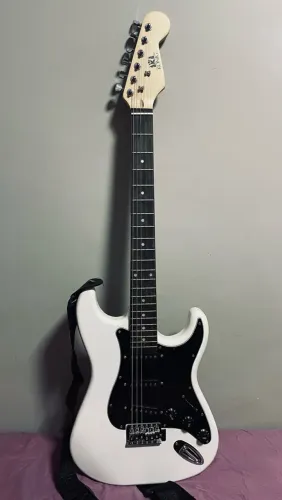 Guitarra Elétrica Konig GT Stratocaster