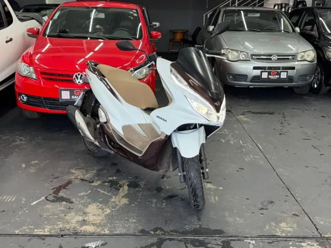 PCX DLX 2020