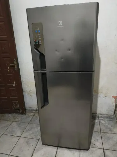 Geladeira electrolux Frost Free inox com digital
