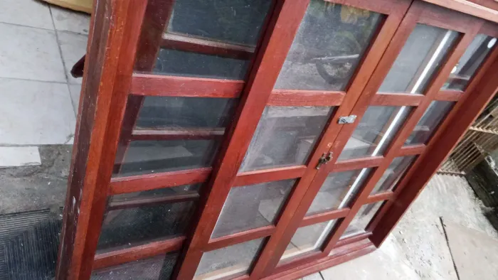 350 duas janelas de 1.20por 1.50 só hj madeira maciça